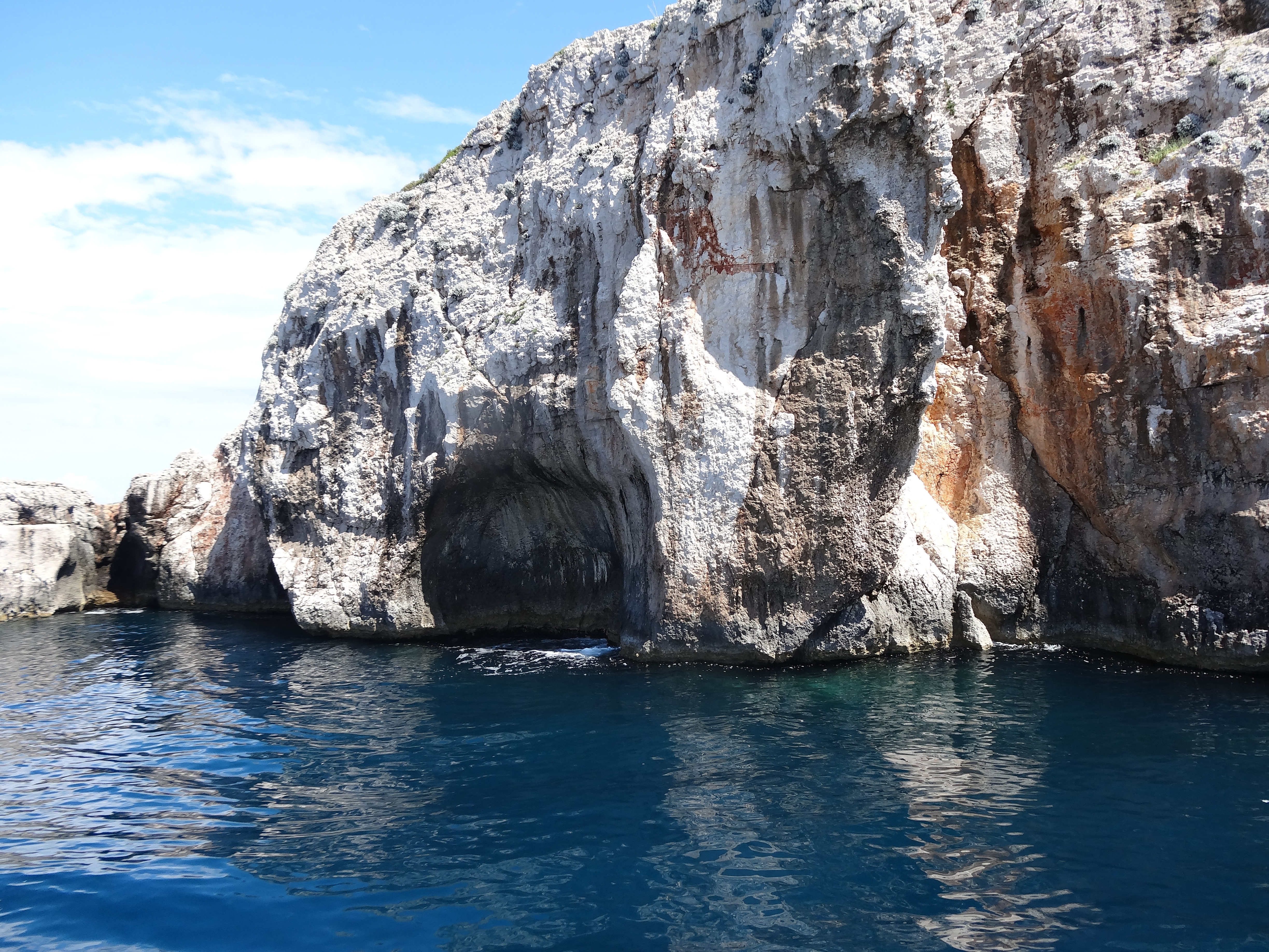 cliffs-in-croatia-going-to-kornati-national-park