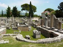 The Roman province of Illyricum brought much of the Dalmatian coast within the Romans control. The realm was reorganized into Dalmatia.